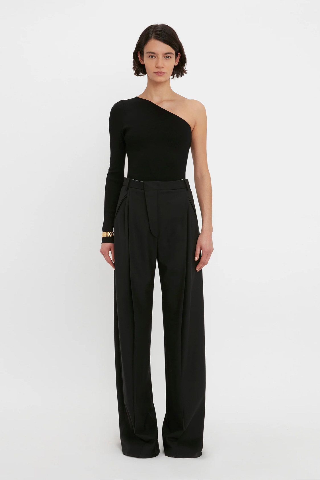 VICTORIA_BECKHAM_VB_BODY_ONE_SHOULDER_TOP_IN_BLACK_1222KTP003534A_BLACK_STYLES_MODEL_6_JPG_A_1500x